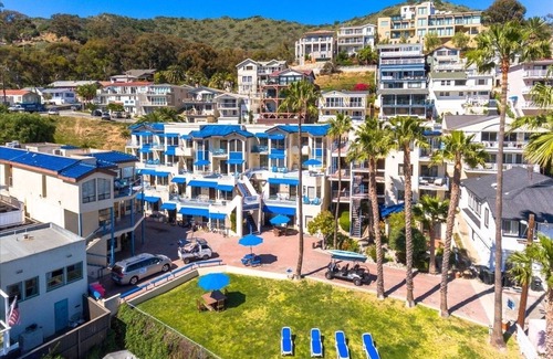 Avalon Apartment | Avalon's Charm – Spacious Room Near the Beach, Perfect Travel Destination!