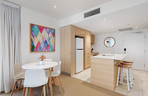 Broadbeach Apartment | Avani Hotel 1BR Private Apt Casino Beach & Dining