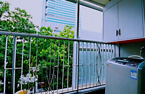 Futian Apartment | Avatar Green Queen Round Bed High Rise View Futian
