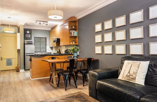 Stellenbosch Central Apartment | Avemore Jan Cats no 2- with backup power