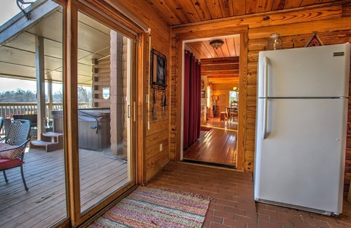Arden House | Avery's Creek: Private swimming pool! Close to Asheville & Biltmore Park. Family & group FUN!