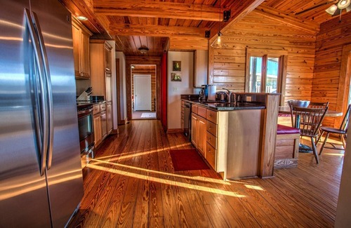 Arden House | Avery's Creek: Private swimming pool! Close to Asheville & Biltmore Park. Family & group FUN!