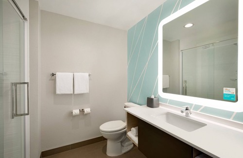 Revere Hotel | avid hotel Boston Logan Airport - Revere by IHG