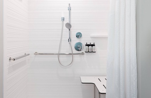 Madison Hotel | avid hotels Madison - Monona by IHG