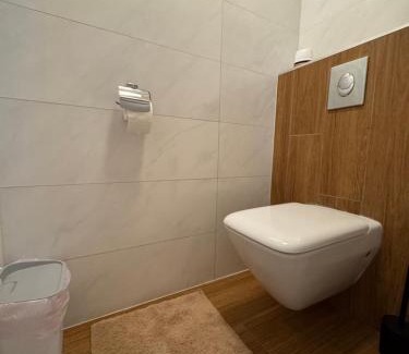 Nyiregyhaza Apartment | AVIRA Apartman with Free Private Garage