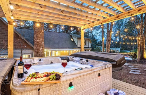 Fletcher House | AVL Grand Getaway by 5 Seasons Homestays