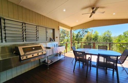Kingfisher Bay House | Avoca Holiday House K'Gari