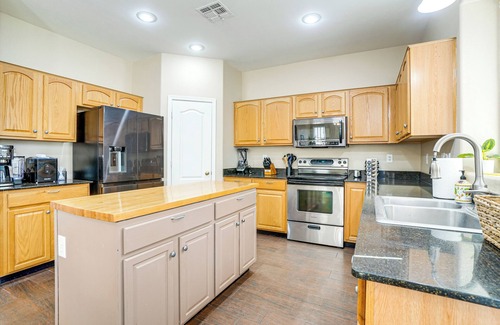 Crystal Gardens House | Avondale Abode: Pool, Lake Views & On-Site Fishing