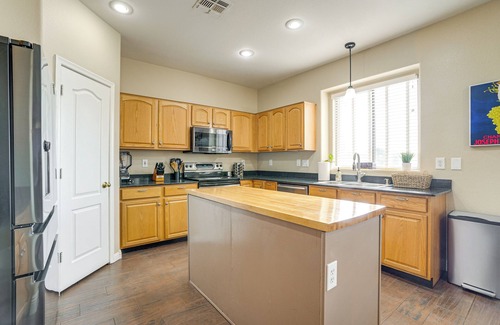 Crystal Gardens House | Avondale Abode: Pool, Lake Views & On-Site Fishing