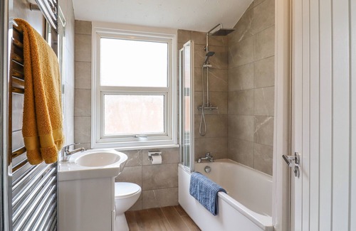 Clacton-on-Sea Cottage | AVONDALE, pet friendly, country holiday cottage in Clacton-On-Sea