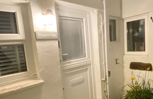 St Ives Cabin | Award Winning Smuggler's Cabin A Basement Studio - sleeps 2 guests in 1 bedroom