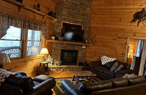 Seymour Cabin | Away From It All