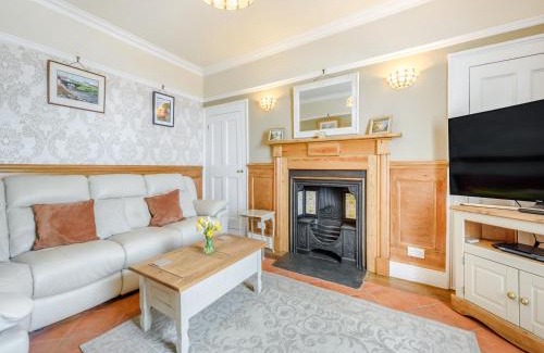 Aberaeron House | Awel-Y-Mor