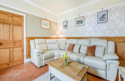 Aberaeron House | Awel-Y-Mor