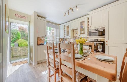 Aberaeron House | Awel-Y-Mor