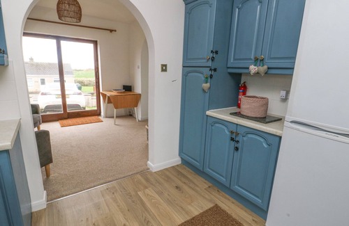 Llanfaelog Cottage | AWELFRYN, family friendly, with open fire in Rhosneigr