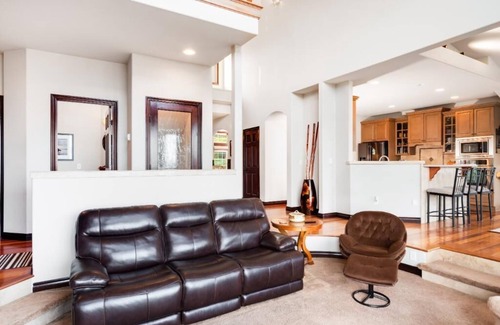 Rollingbay House | Awesome 5 bedroom, 4 bathroom, waterfront home with beautiful views and sauna.