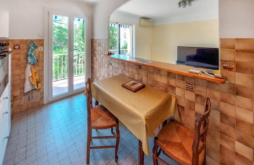 Carqueiranne Apartment | Awesome apartment in Carqueiranne