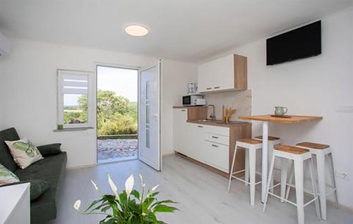 Ripenda Verbanci Apartment | Awesome Apartment In Labin With Wifi