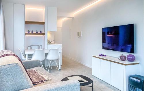 Mariakerke Apartment | Awesome Apartment In Oostende With Wifi