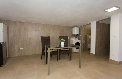 Omis Apartment | Awesome apartment in Podgrade