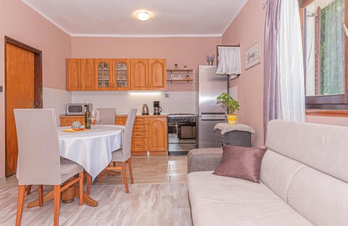 Raslina Apartment | Awesome apartment in Raslina