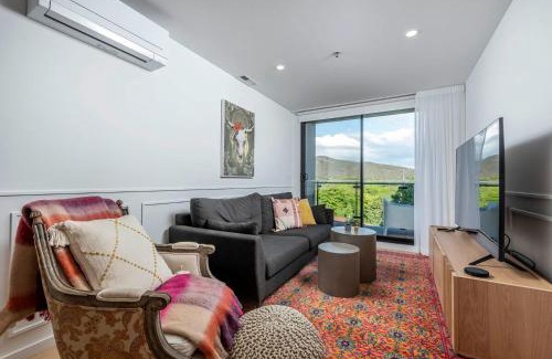 Braddon Apartment | Awesome Brooklyn Inspired Stay - Mt Ainslie View
