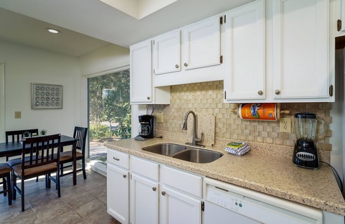 Spinnaker Beachhouses House | Awesome End Unit Spinnaker! 3 BR Close to Beach w/Amenity Cards! Pet Friendly!