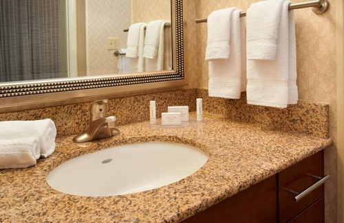 Warren Resort | Awesome Find! Unit with Full Kitchen, Pets Allowed, Free Breakfast!