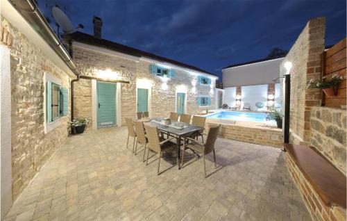 Donje Rastane House | Awesome Home In Donje Rastane