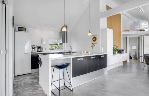 Øer Strand House | Awesome home in Ebeltoft with kitchen