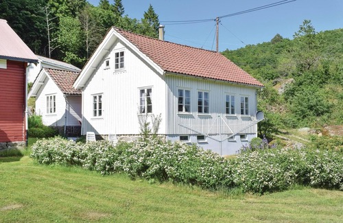Farsund House | Awesome home in Farsund with lake view