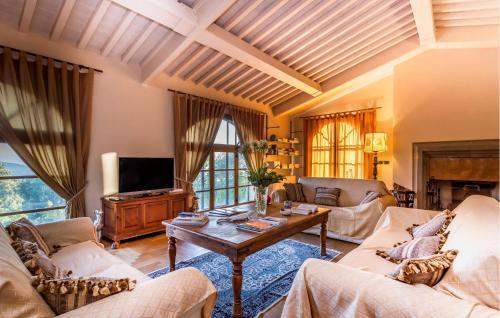 Santo Stefano di Magra House | Awesome Home In Ponzano Superiore