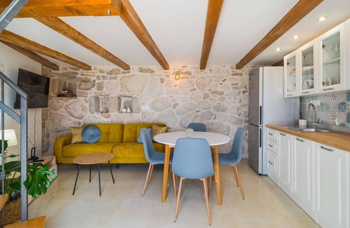 Jesenice House | Awesome home in Jesenice with kitchen