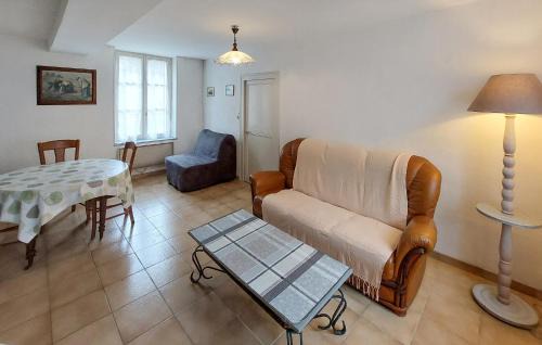 Montliard House | Awesome Home In Montliard With Wifi