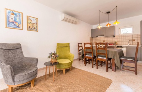 Polaca House | Awesome home in Polaca with kitchen
