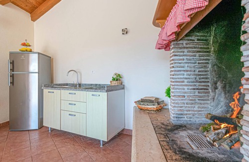 Valtura House | Awesome home in Pula with WiFi
