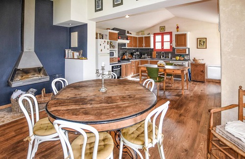 Roussas House | Awesome home in Roussas with kitchen