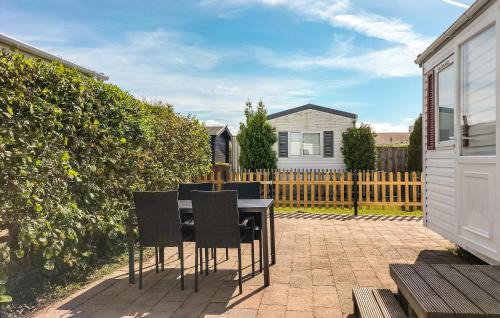 Stavenisse House | Awesome Home In Stavenisse With Kitchen