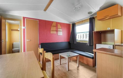 Stavenisse House | Awesome Home In Stavenisse With Kitchen