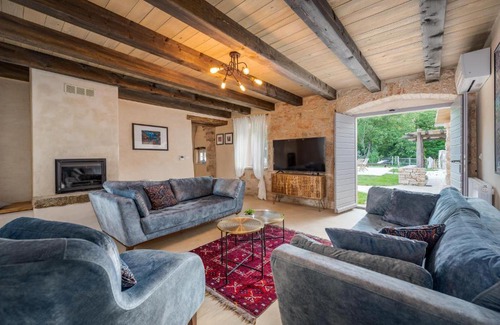 Gracisce House | Awesome Home In Zminj With Wifi, Private Swimming Pool And Outdoor Swimming Pool