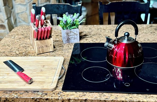 Blairsville Cabin | Awesome Kid, Pet Friendly with Game Room, Hot Tub, Firepit, close to waterfalls