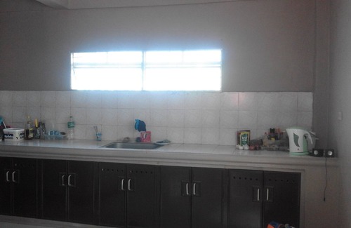 Manila Apartment | Awesome room 10 min walk to beach one bus ride 1 hr. Manila to Sapang, Termate