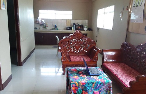 Manila Apartment | Awesome room 10 min walk to beach one bus ride 1 hr. Manila to Sapang, Termate