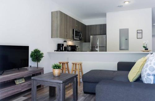 Golden Glades Apartment | Awesome Townhouse 15 minutes from the Beach