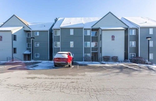 Chalet Village Condo | Awesome Views Of GSMNP/Indoor Pool & Hot Tub