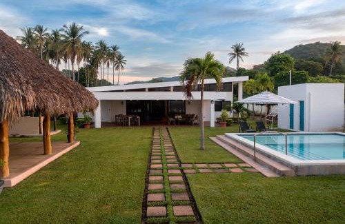 Las Piedronas House | Ayanna Beach Front Heaven