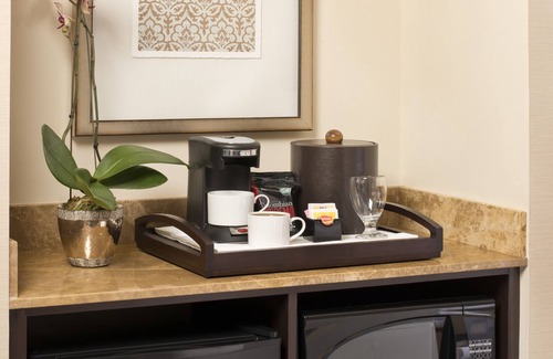 Downtown Village Hotel | Ayres Hotel Fountain Valley - Huntington Beach