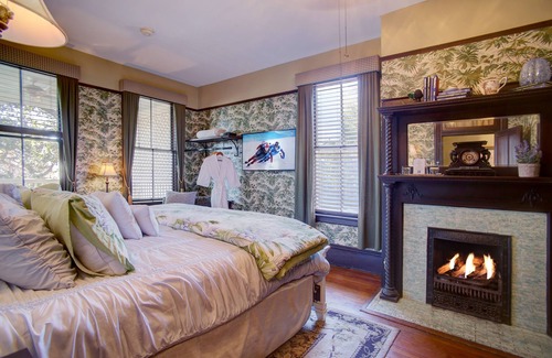 Historic Downtown Savannah Bed & Breakfast | Azalea Inn and Villas