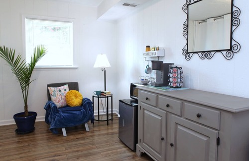 Fredericksburg Apartment | Azalea Place, Guest suite with private entrance, close to shopping & site seeing